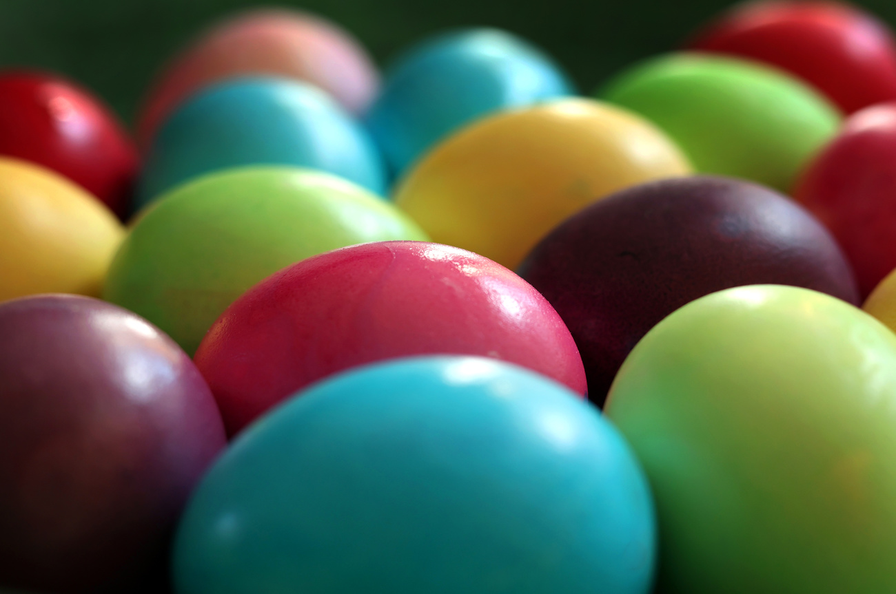 farbige Eier vor Ostern