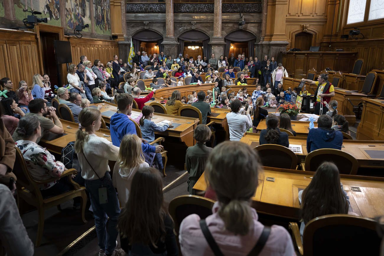 Kinder im Nationalratsaal