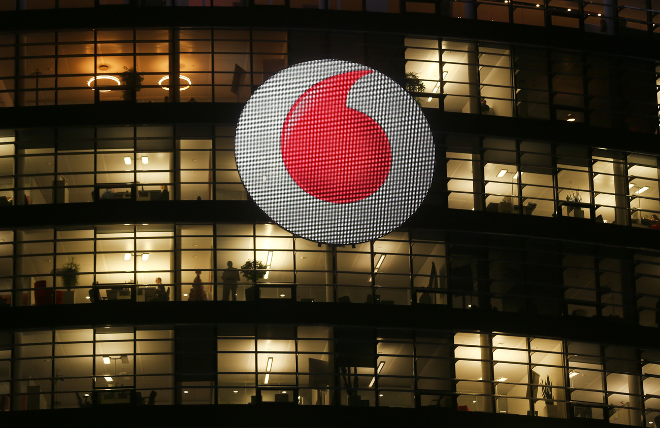 L'operatore elvetico intende rilevare per 7,6 miliardi di franchi Vodafone Italia, per poi fonderne le attività con Fastweb.
