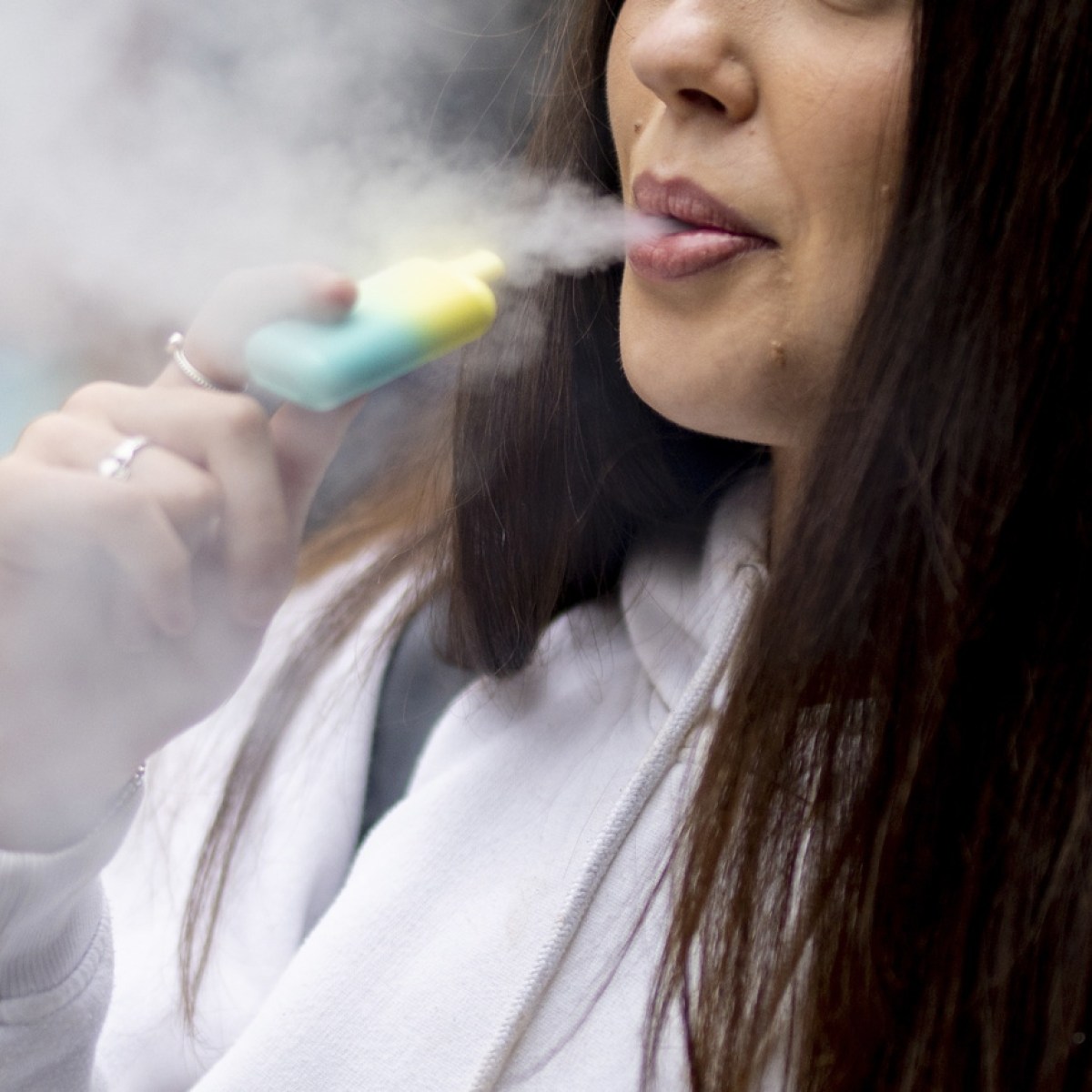 Immer mehr Länder verbieten Einweg-Vapes. Und die Schweiz?