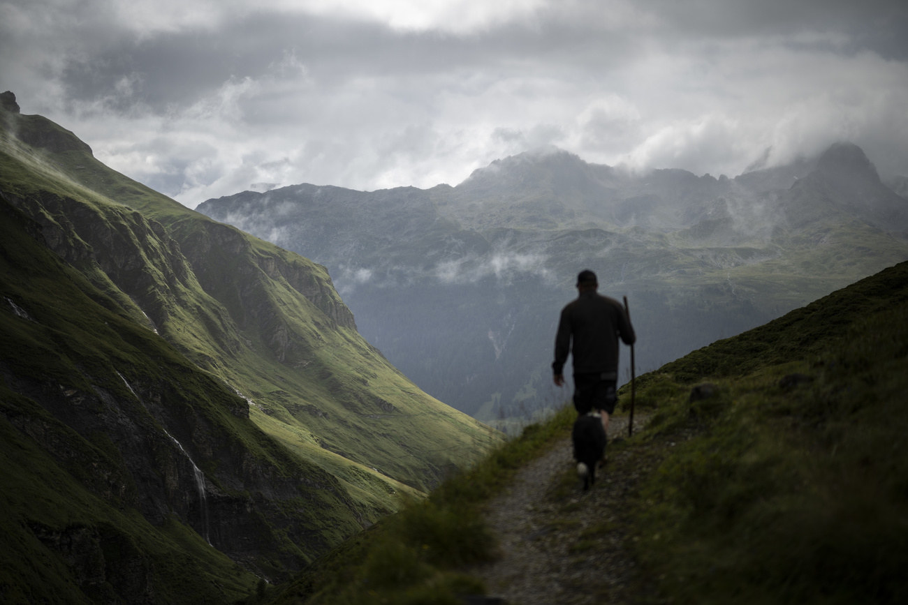 hiking switzerland moutains