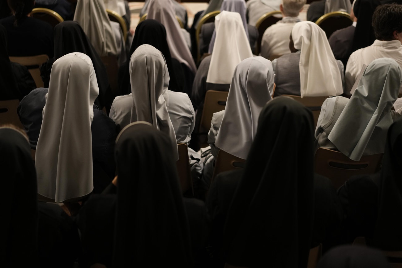 Picture of nuns praying