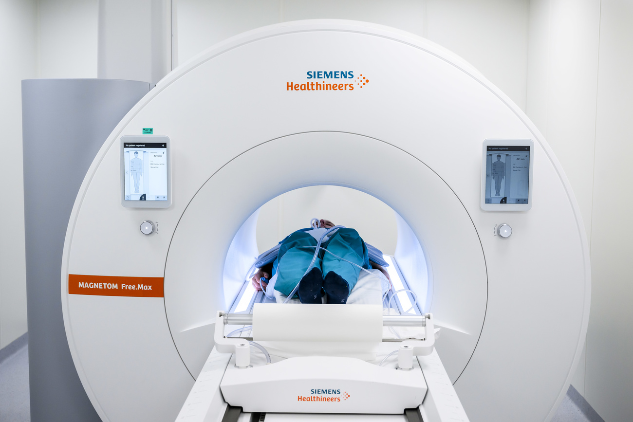 Un uomo sottoposto alla TAC