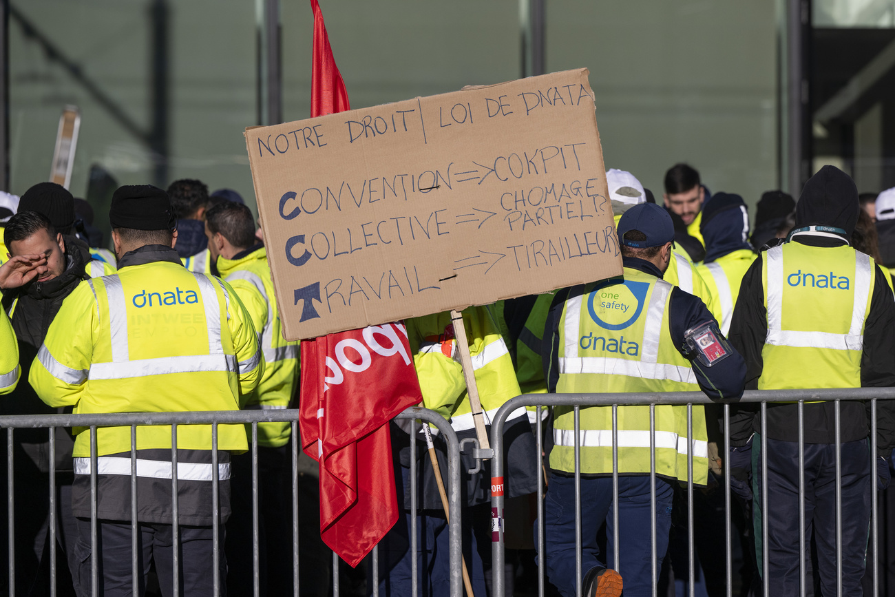 Mitarbeitende des Genfer Flughafens streiken