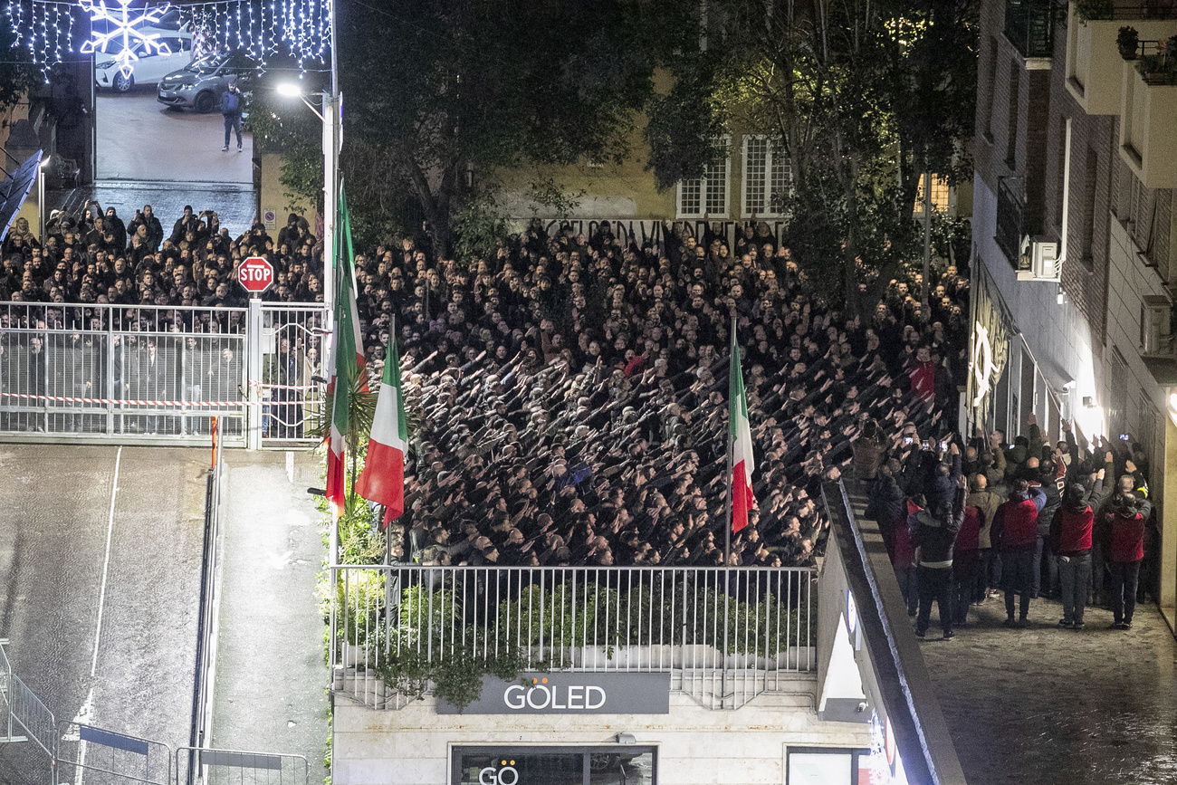 Simpatizzanti di destra fanno il saluto romano in via Acca Latentia a Roma.