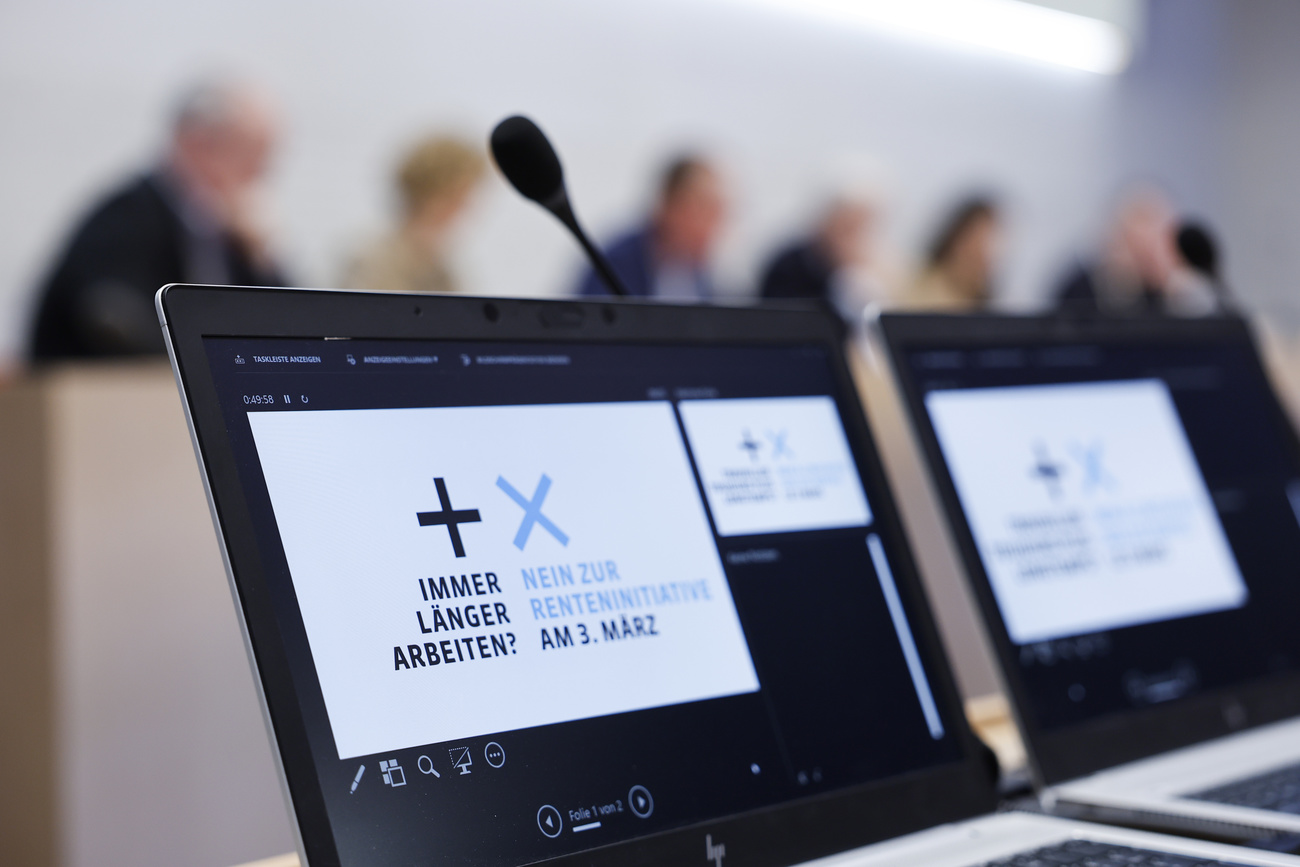 Ecran d'ordinateur avec un slogan contre l'initiative sur les rentes.