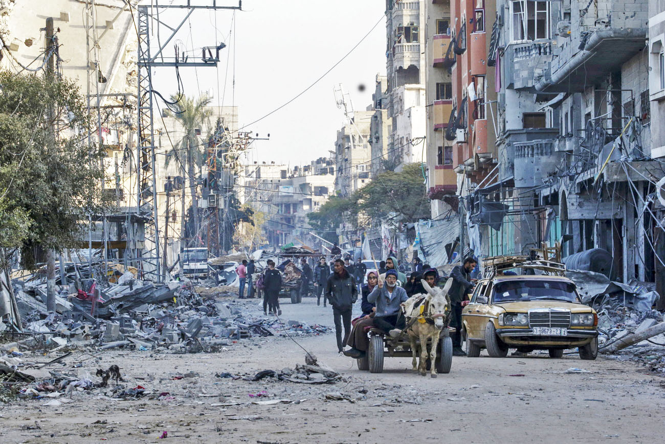 Rue dévastée de Gaza