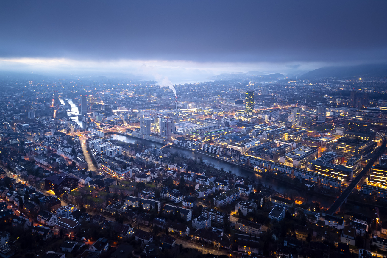 Город Цюрих всем своим 30 000 чиновникам выплатил зарплату за февраль два раза. Ошибка была допущена Цюрихским кантональным банком (ZKB).