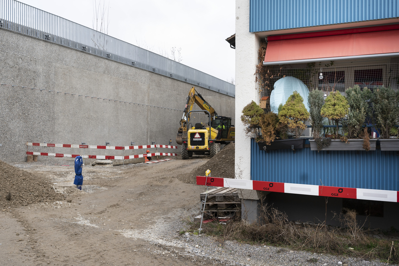 Baustelle neben Balkon