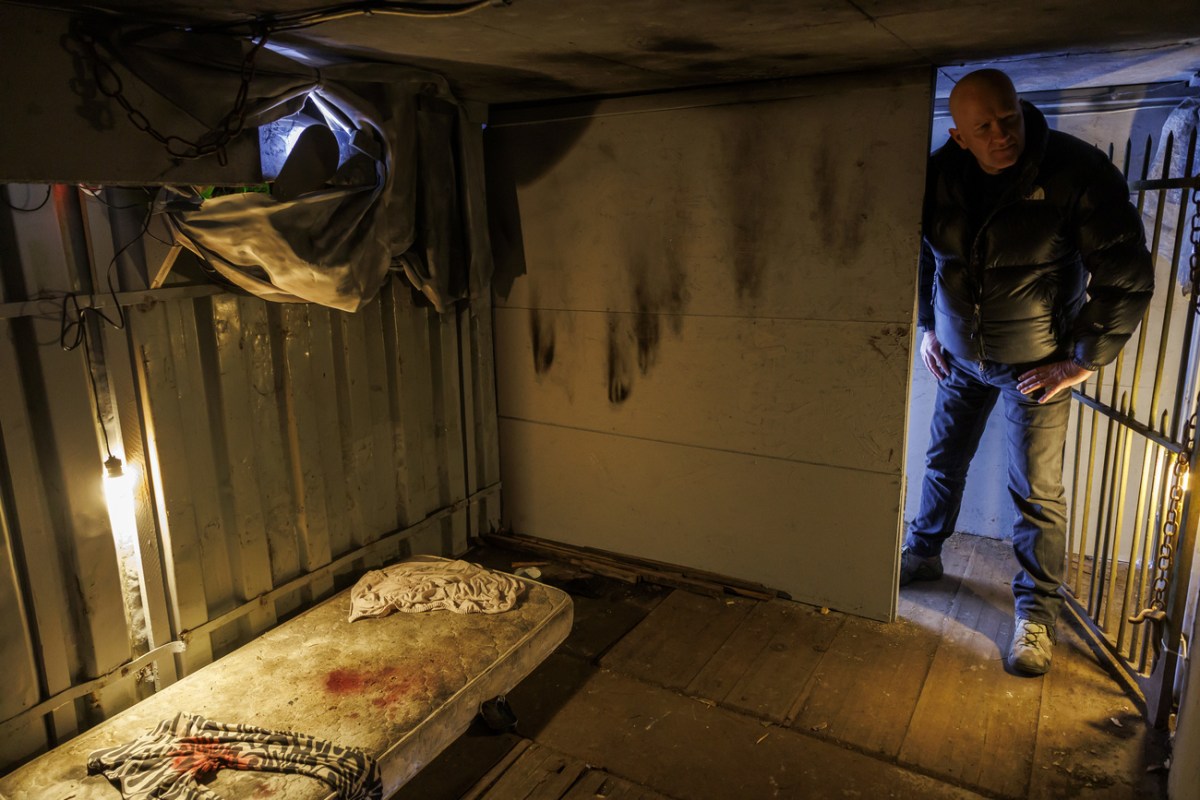 Жұмыс үстеліндегі секс туралы бейнелер Телестудияда секс көру