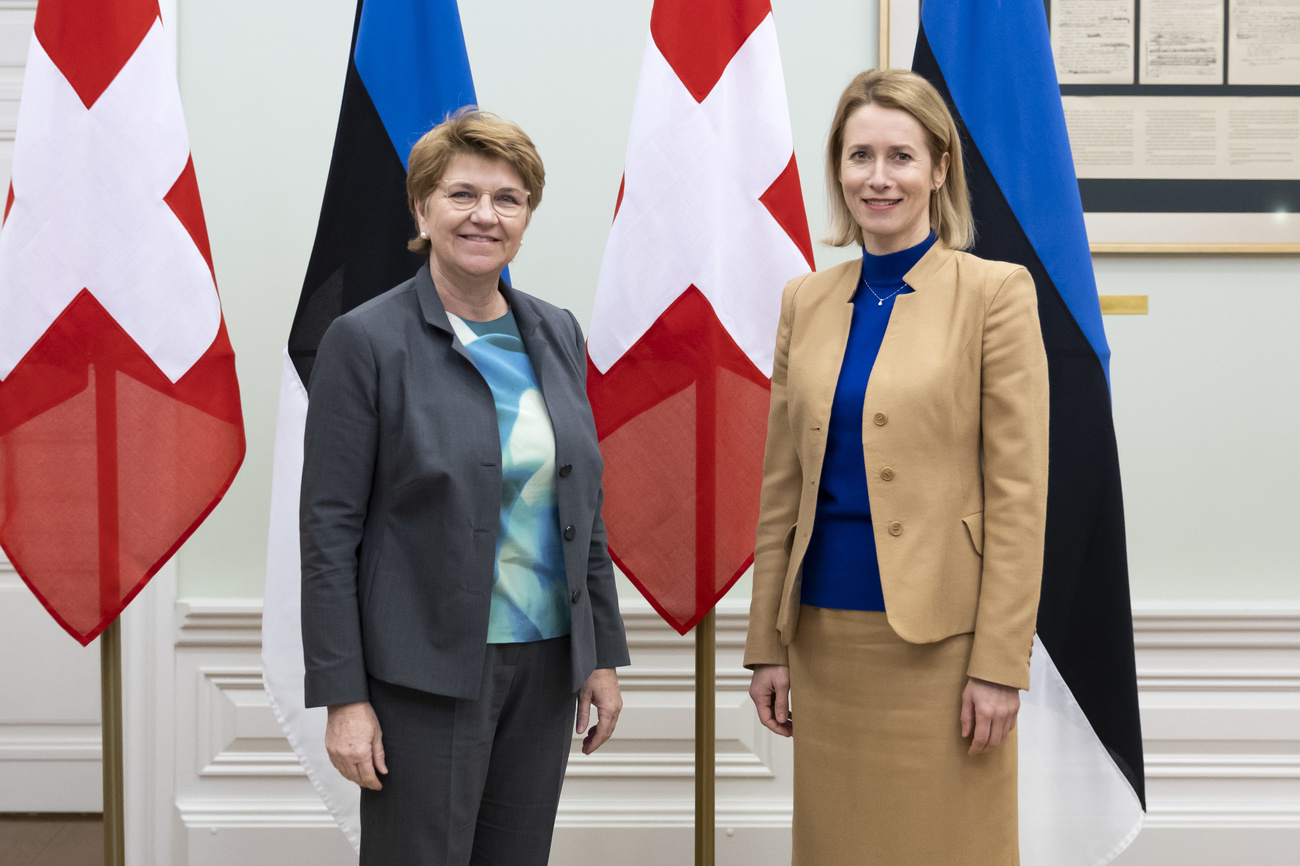 Le presidenti di Estonia e Svizzera in posa per la foto ufficiale.