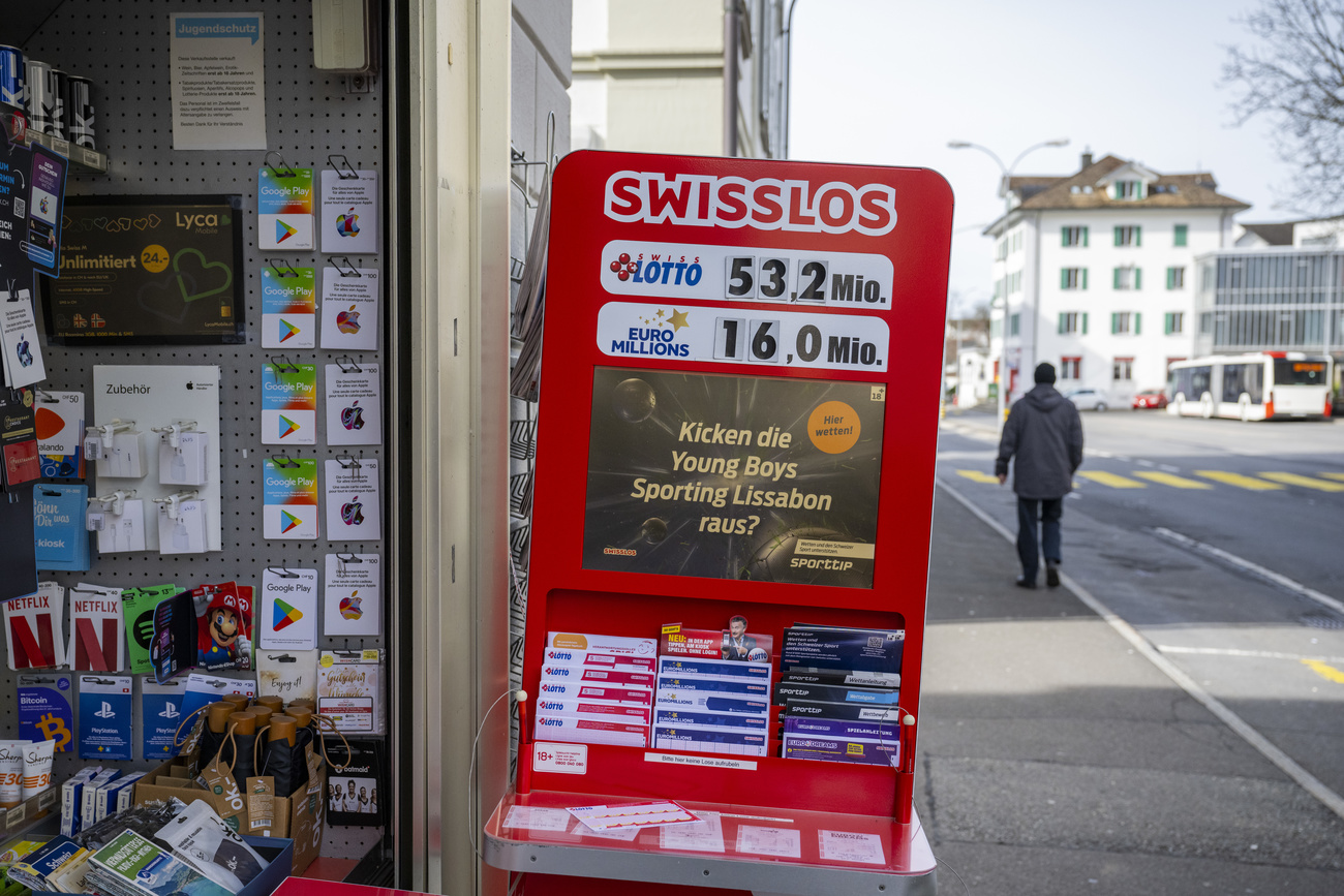Lottostand vor Kiosk