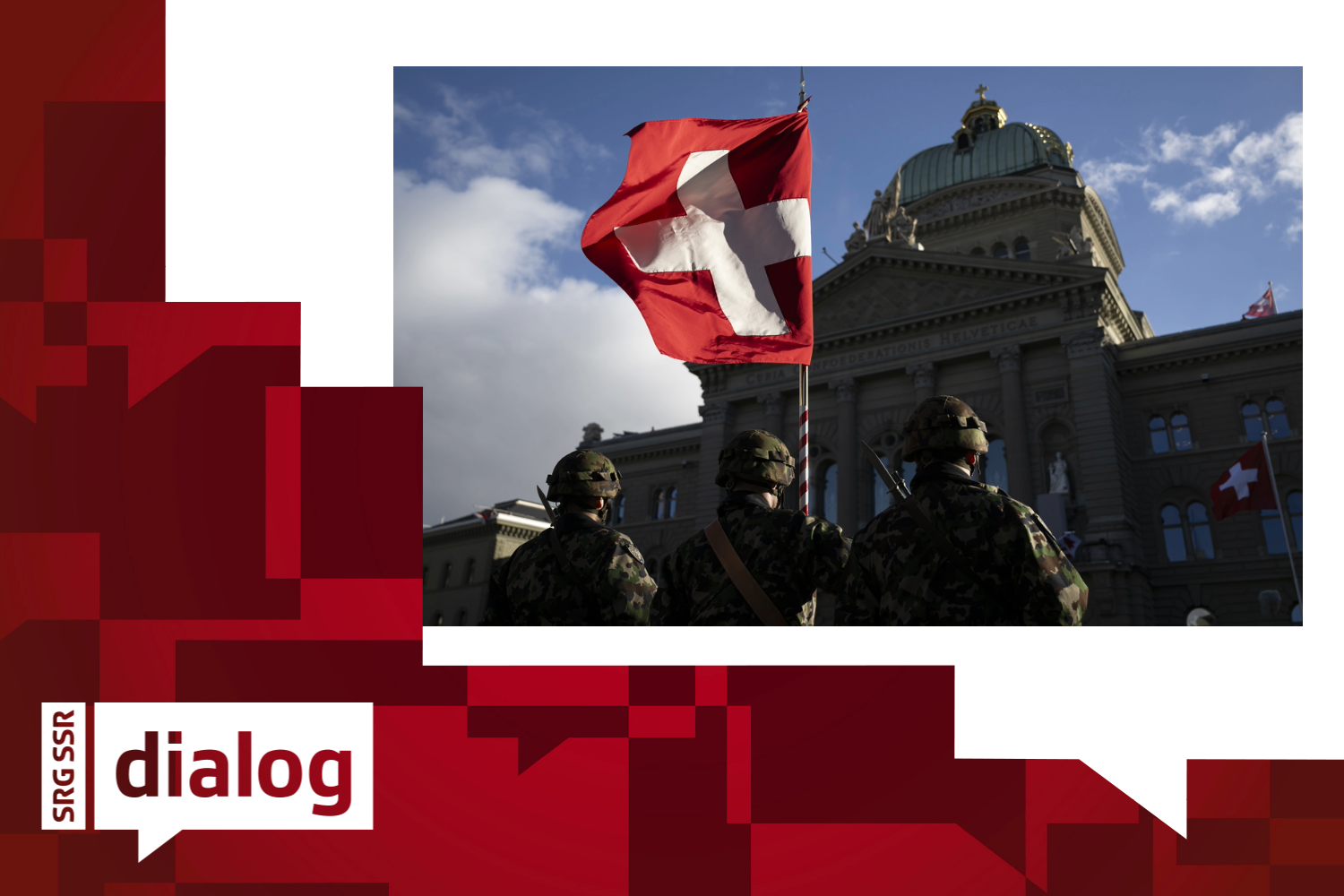 Der Fahnentraeger haelt die Schweizer Fahne der Ehrengarde der Schweizer Armee kurz vor dem Staatsbesuch des franzoesischen Praesidenten Emmanuel Macron und seiner Frau Brigitte Macron, auf dem Bundesplatz vor dem Bundeshaus, in Bern, am Mittwoch, 15. November 2023. (KEYSTONE/Anthony Anex)