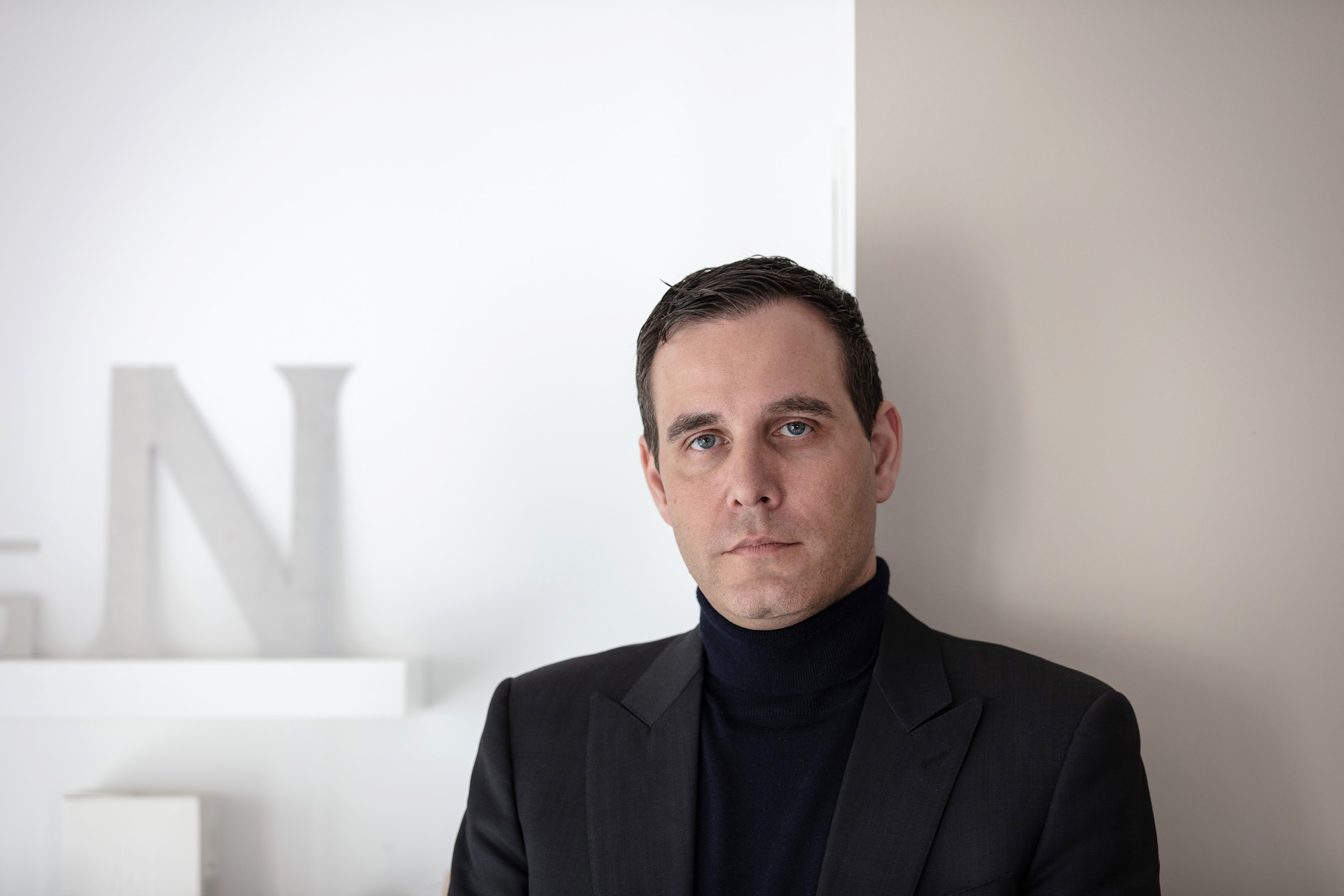 Homme dans son bureau