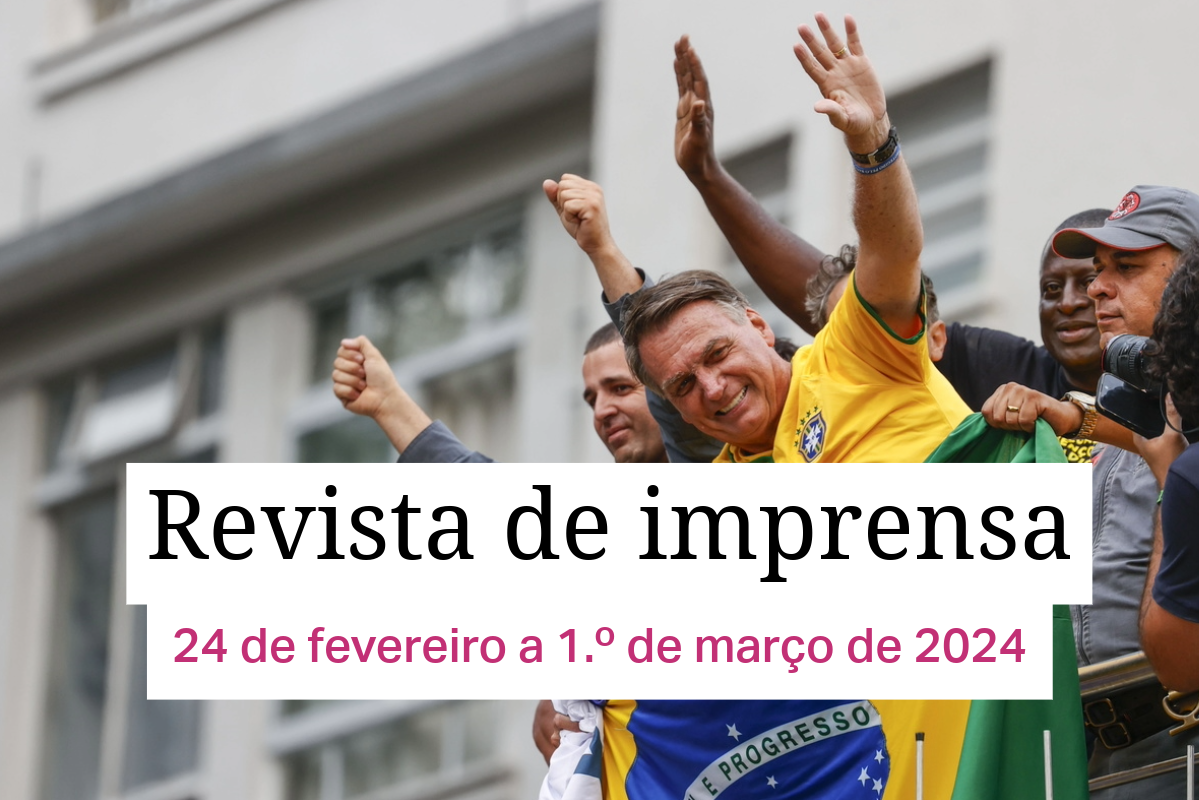 Pessoas em cima de um veículo