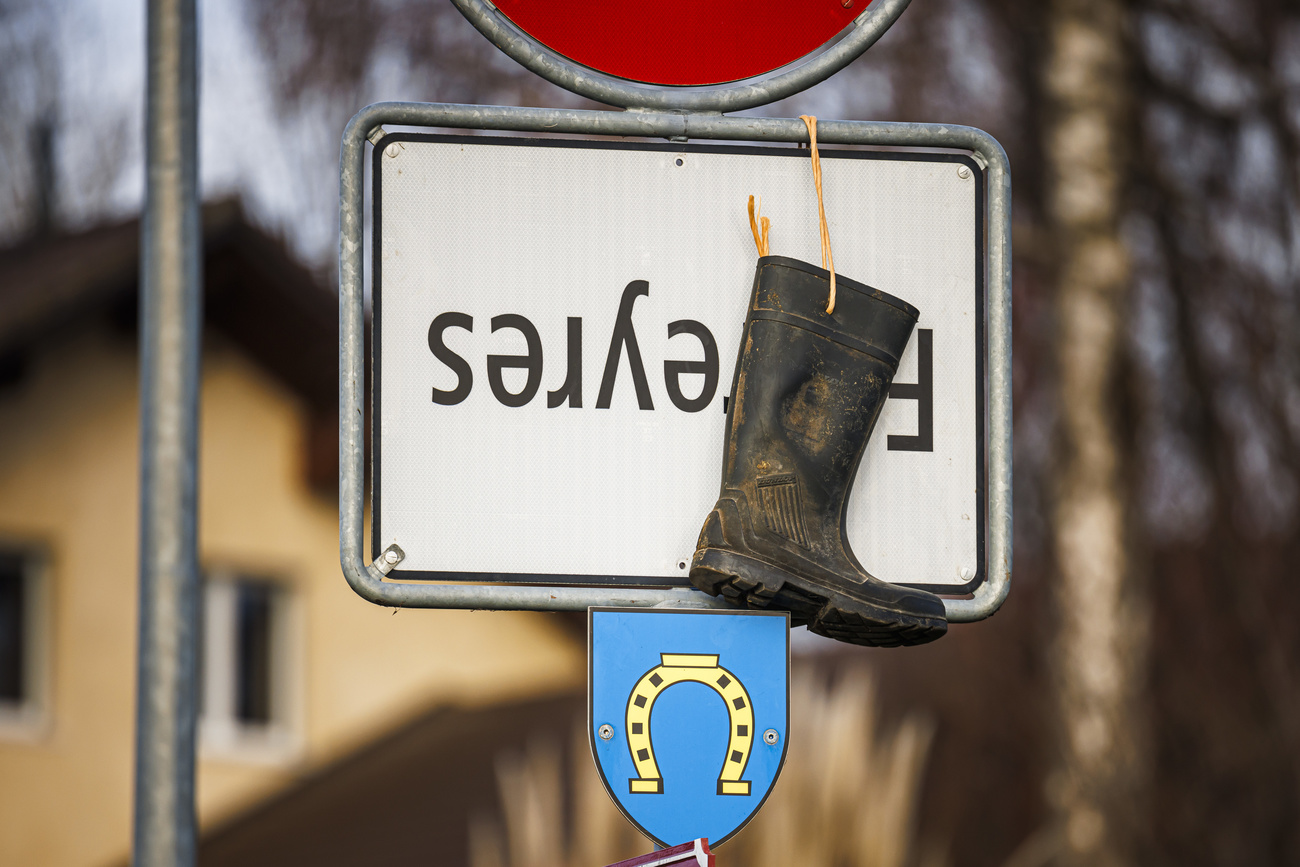 Un panneau retourné