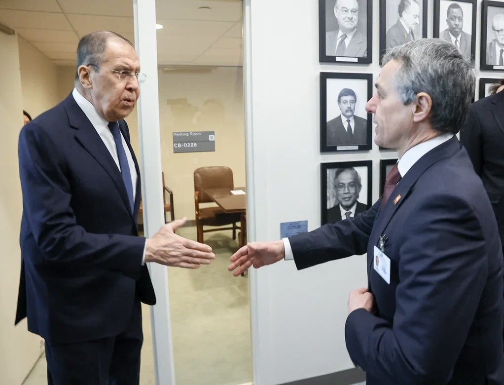 Serghei Lavrov e Ignazio Cassis (a destra)