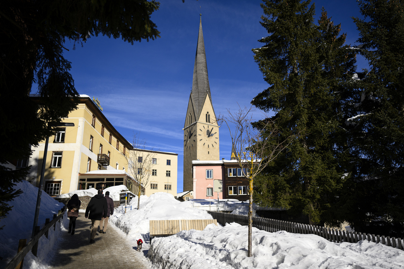 Die Kirche von Davos im Schnee