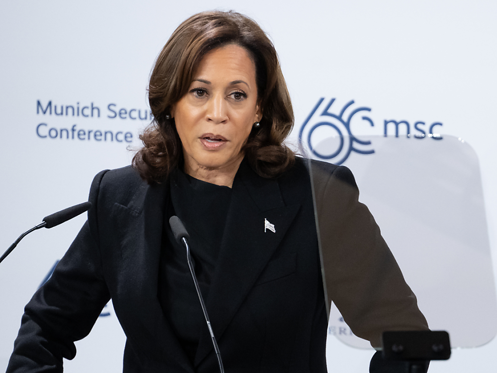 Harris verteidigt internationale Führungsrolle der USA gegen Kritiker