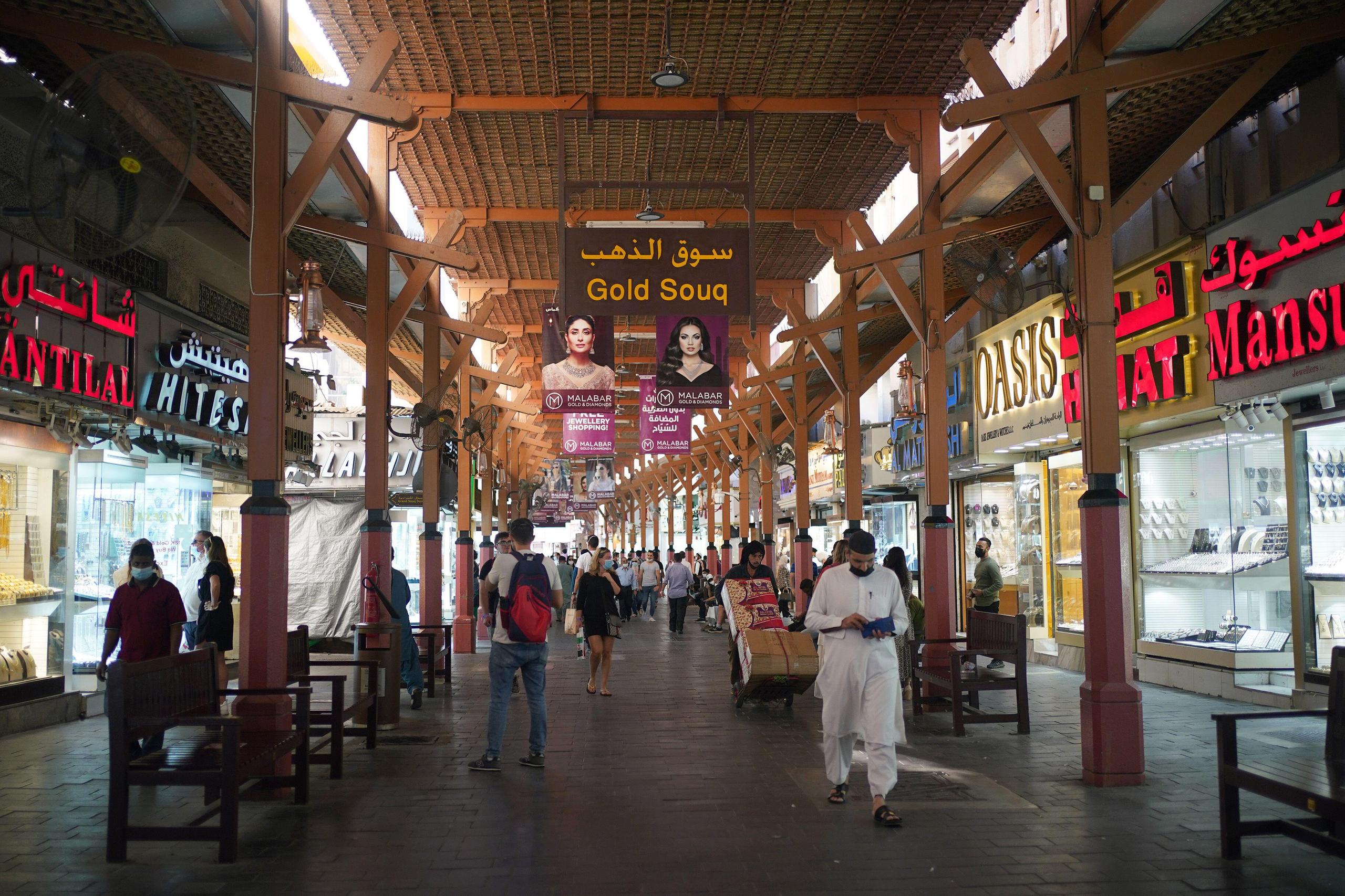 Market with people, Dubai Gold Souk
