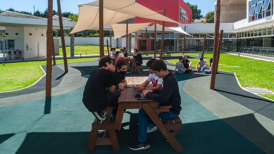 Élèves du secondaire et du gymnase de l École suisse de Curitiba.