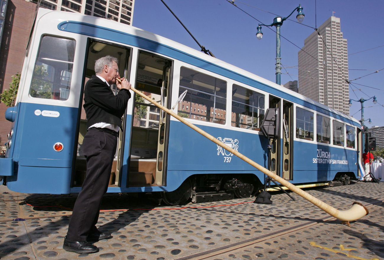 蘇黎世與舊金山之間的姊妹關係不僅限於互贈復古電車(圖中是 2005年的贈與儀式)。