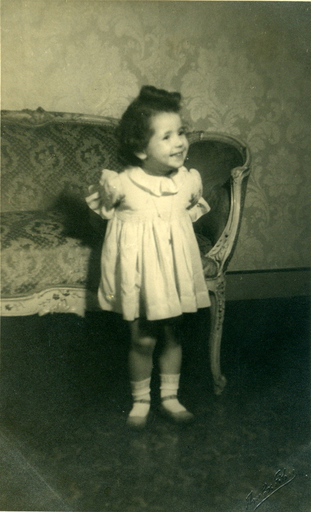 Elena Colonna Secco a 2 anni, nel 1940 nella casa di via De Amicis a Milano.