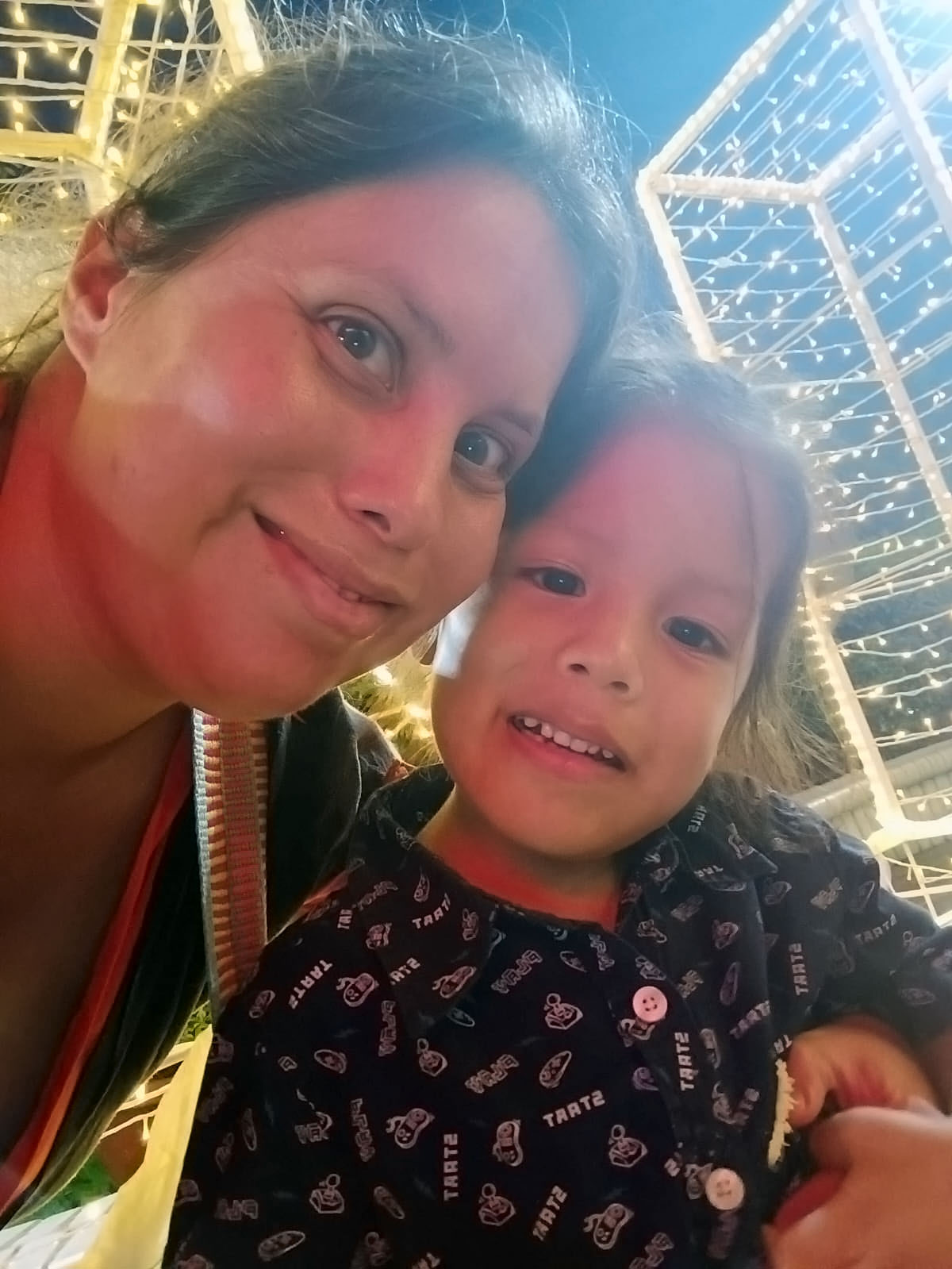 Nathalie Favre y su hijo, que pronto cumplirá cuatro años.