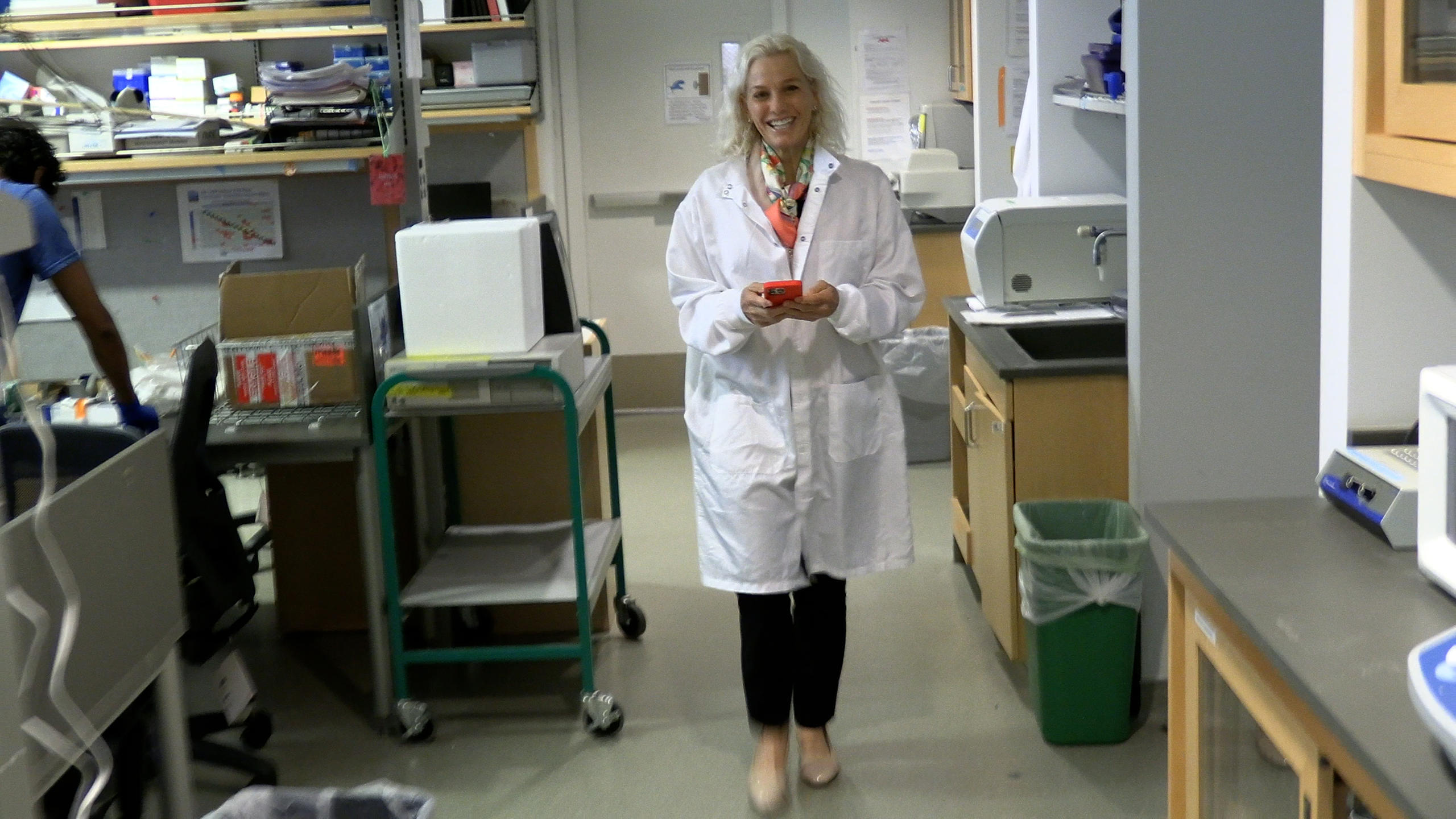 Pamela Munster nel suo laboratorio