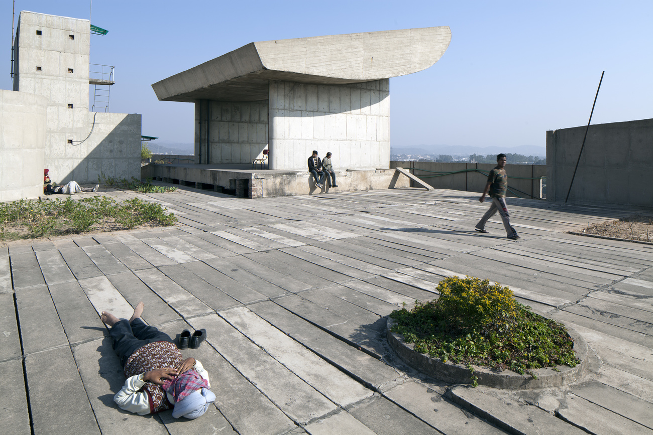 Capitol Complex, Parliament Assembly, Asia, India, , 1957, Le Corbusier. Lunch time rest on the roof of the Secretariat.