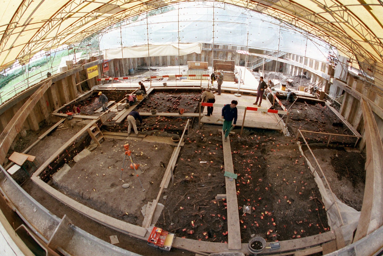 Blick auf eine archäologische Ausgrabungsstätte