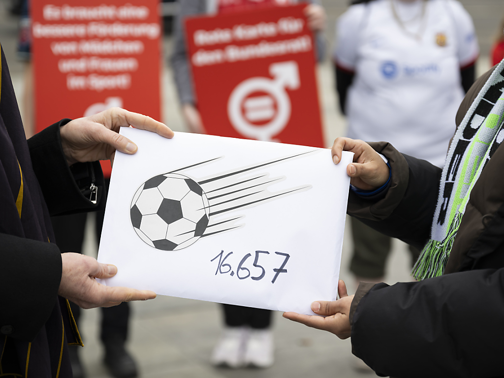 Le Conseil des Etats demande 15 millions de francs SWI swissinfo.ch