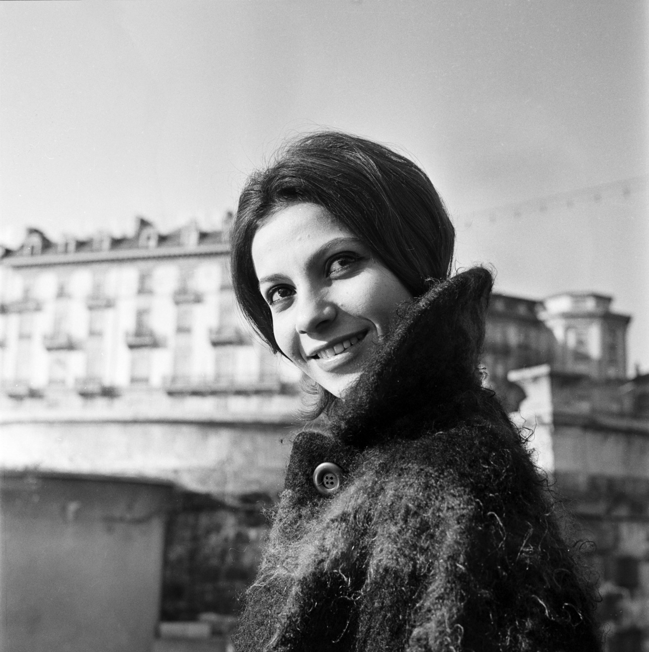 La cantante israeliana Esther Ofarim a Ginevra nel 1963.