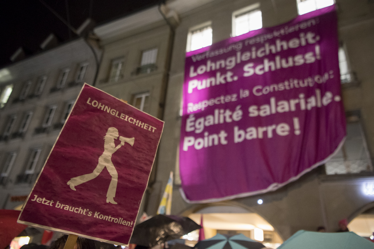 Plakate "Lohngleichheit"