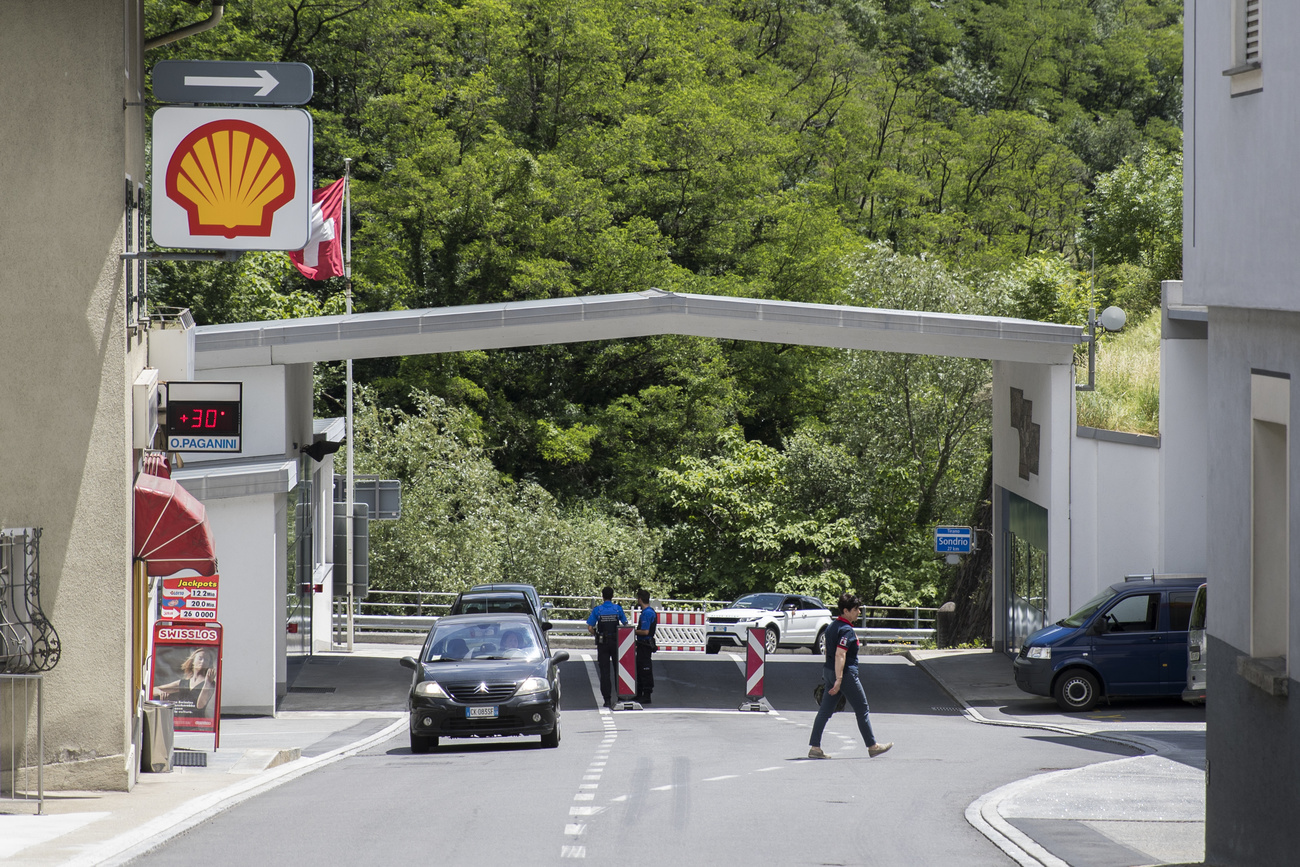 Il valico doganale di Campocologno nella Valposchiavo.