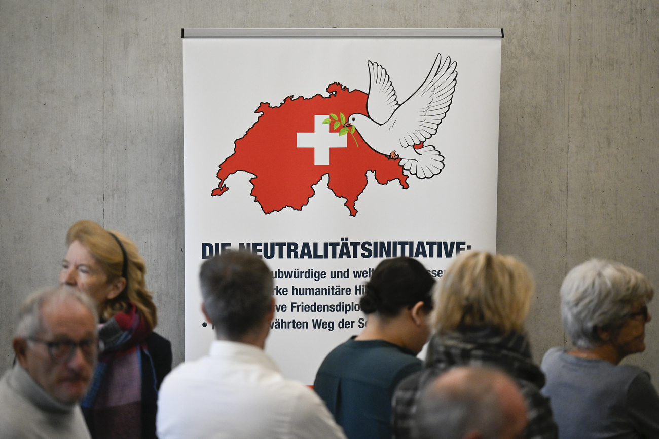 В Швейцарии собрали необходимое количество подписей под инициативой, предлагающей закрепить нейтральный статус страны в Конституции.
