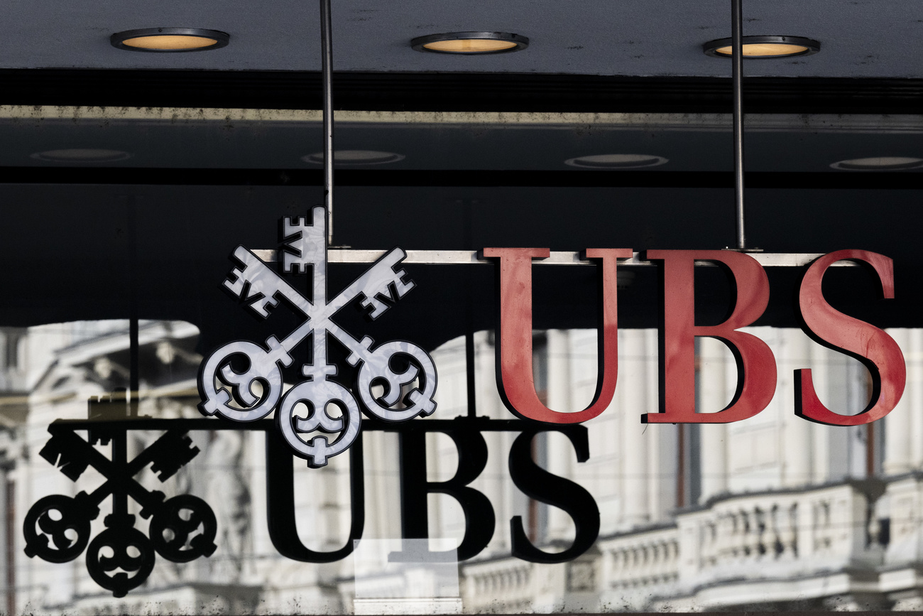 The UBS logo: UBS in red font and three black interconnecting keys