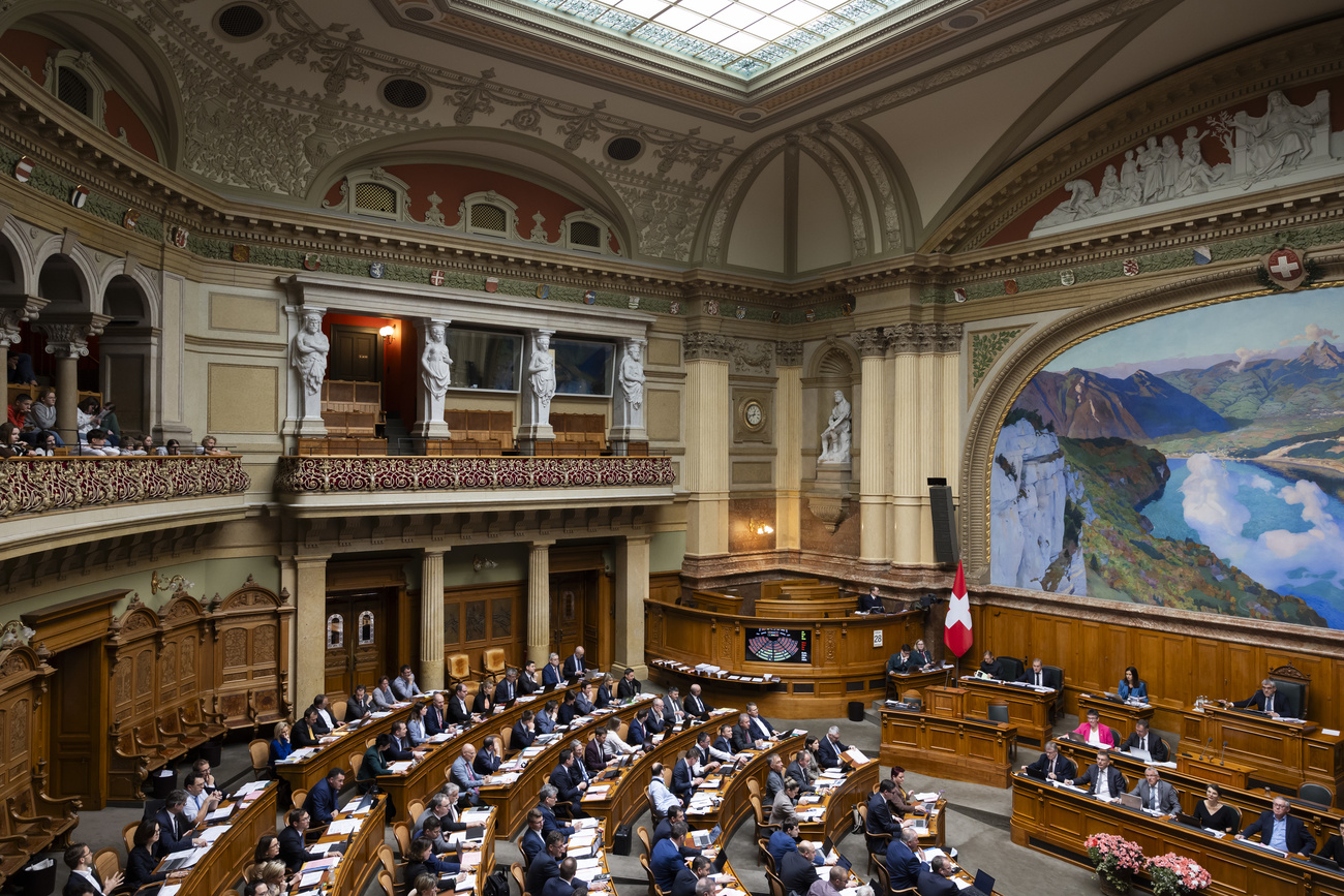 Foto della sala del Consiglio nazionale, la camera bassa del parlamento svizzero.