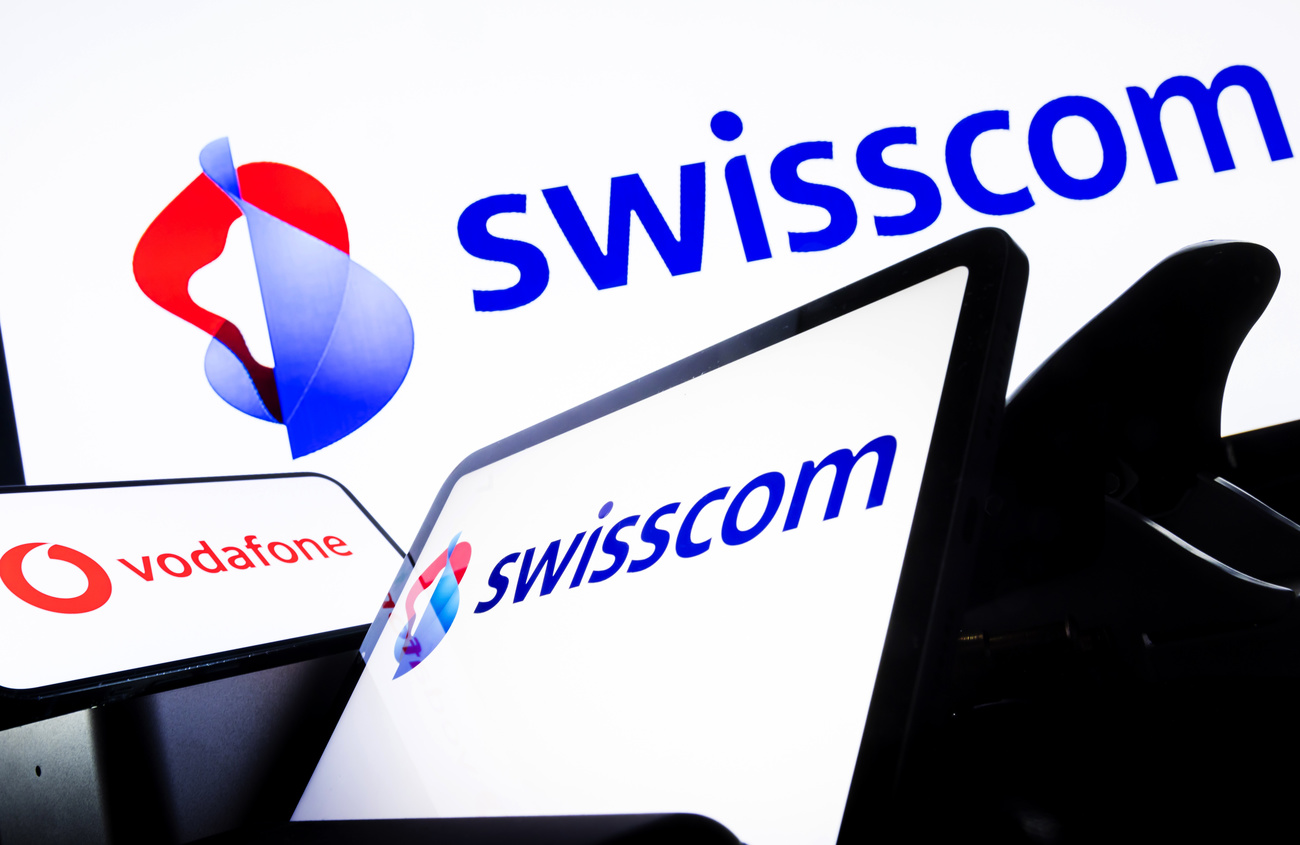 I loghi di swisscom e vodafone.