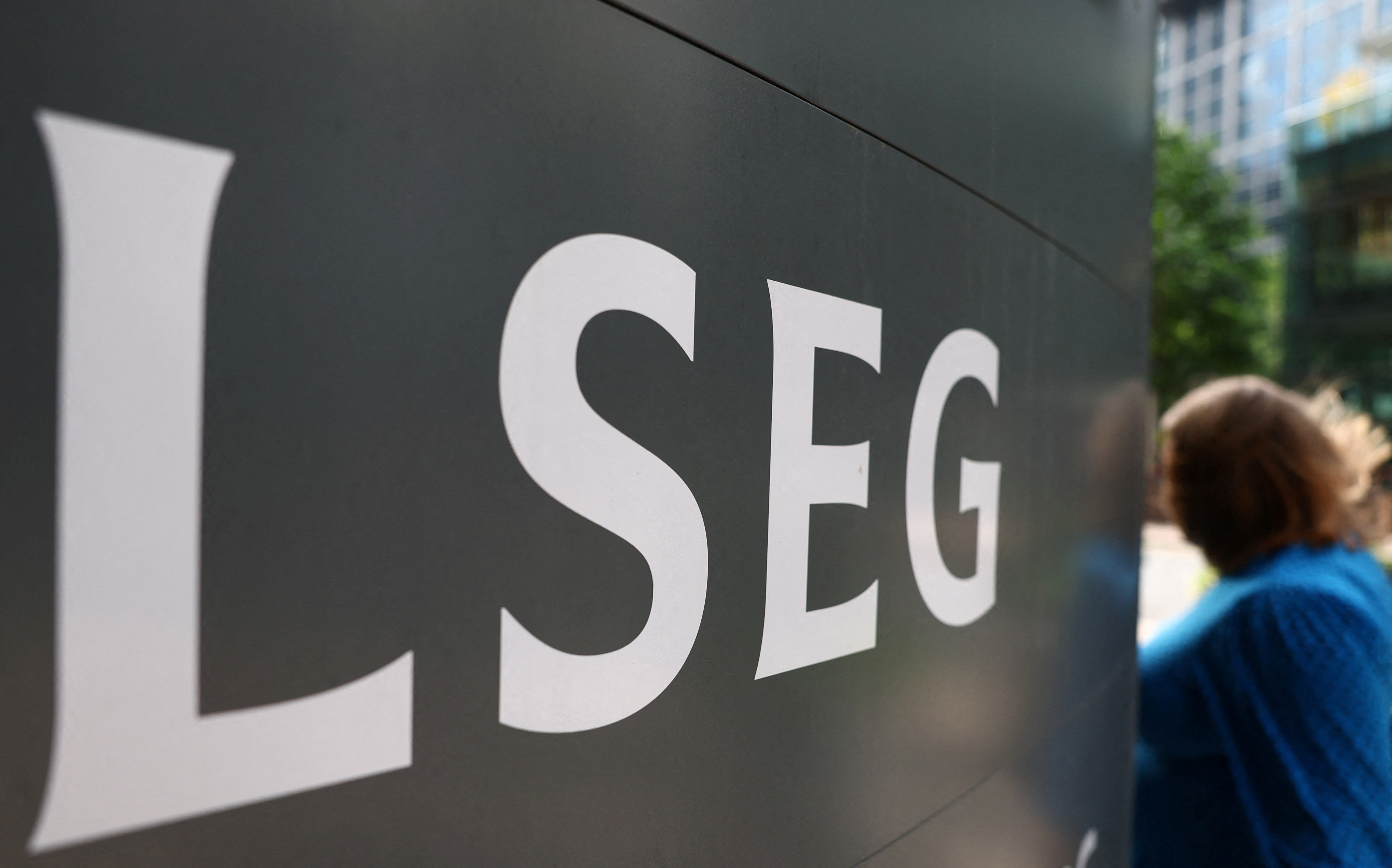 Admiral Group-led non-life insurers drive FTSE 100 higher; U.S. data in focus - Vimarsana News