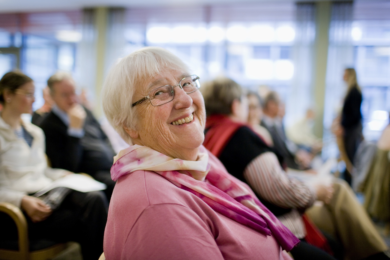 Una donna anziana felice.