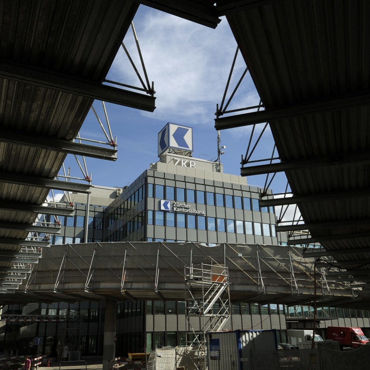 瑞士最大州立银行“大到不能倒”应急计划获批- SWI swissinfo.ch