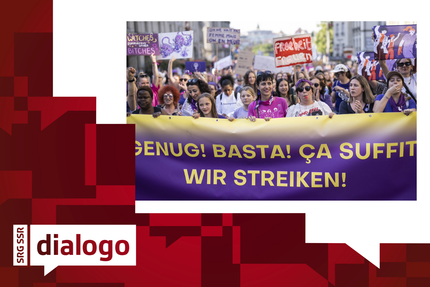 La testa della grande manifestazione per lo sciopero delle donne con Vania Alleva, presidente del sindacato Unia, al centro, si muove verso la Bundesplatz, mercoledì 14 giugno 2023 a Berna.
