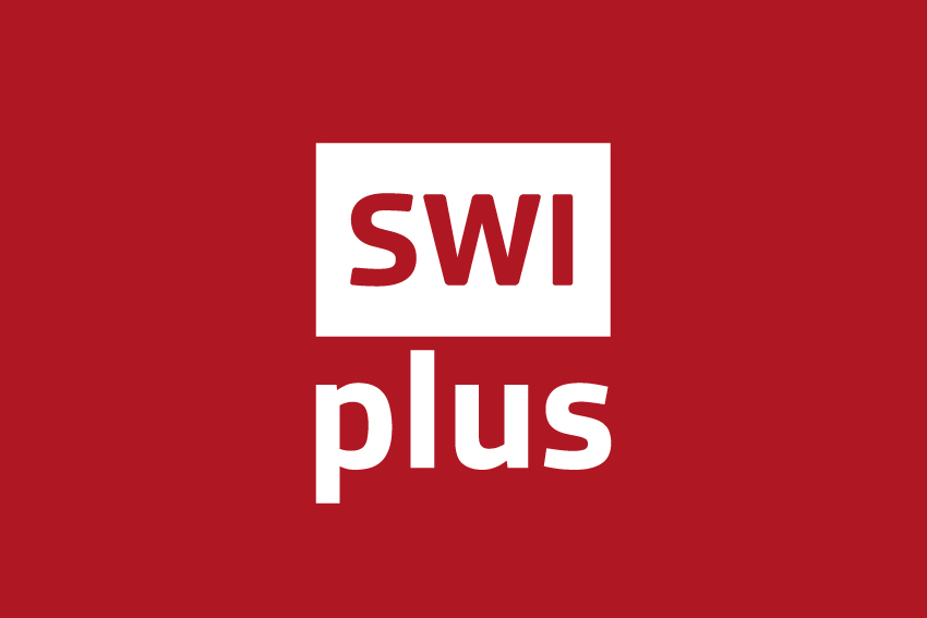 Ein roter Hintergrund mit den Worten „SWI plus“ in Weiß, wobei „SWI“ in einem weißen Rechteck eingeschlossen ist.