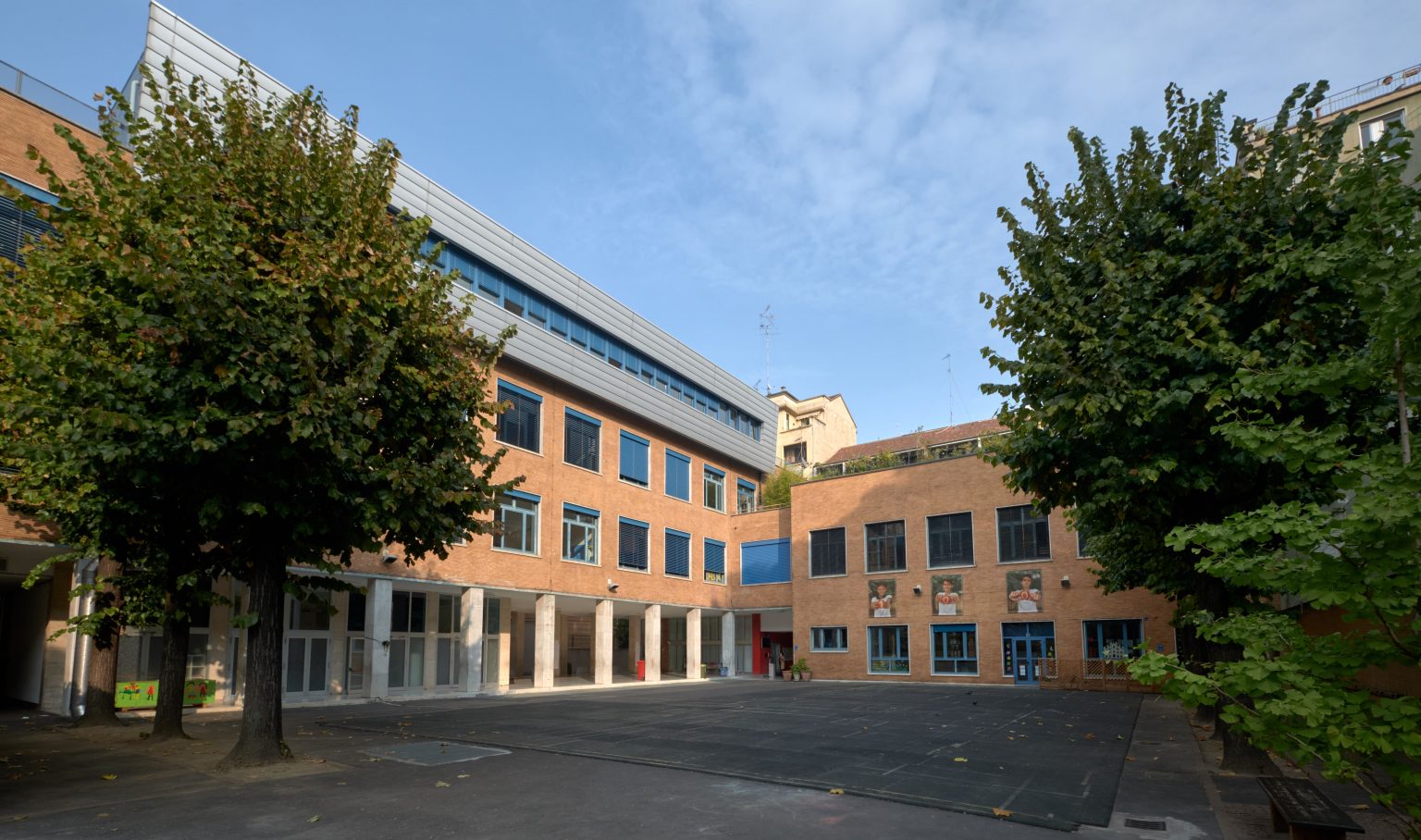 La scuola svizzera di Milano vista dall'interno.