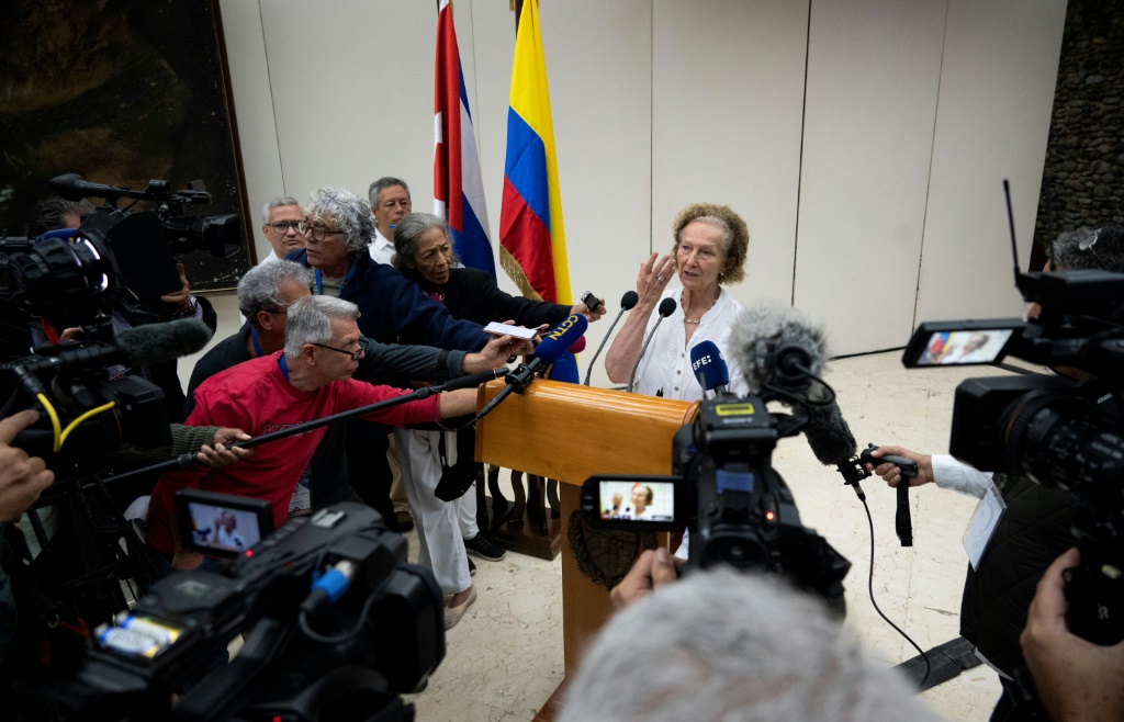 El gobierno de Colombia y el ELN descongelan sus conversaciones de paz ...