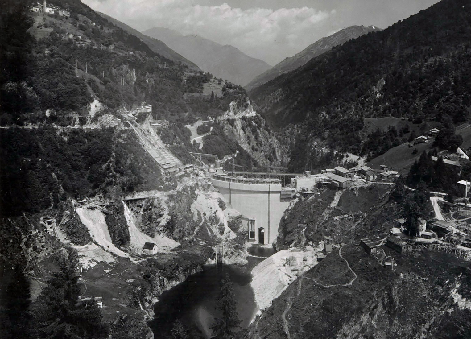 Barrage dans les Alpes