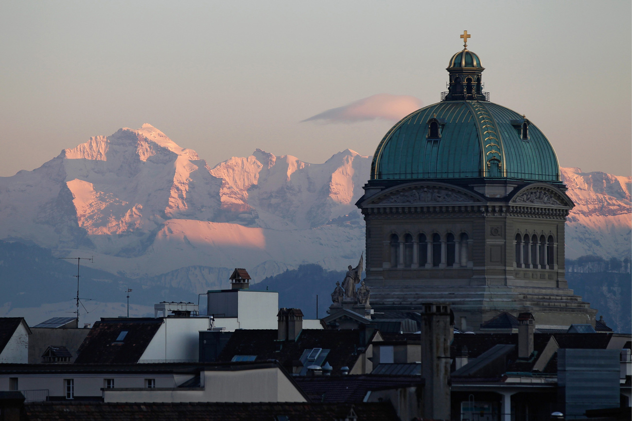 Picture of Swiss parliament with mountains in the background