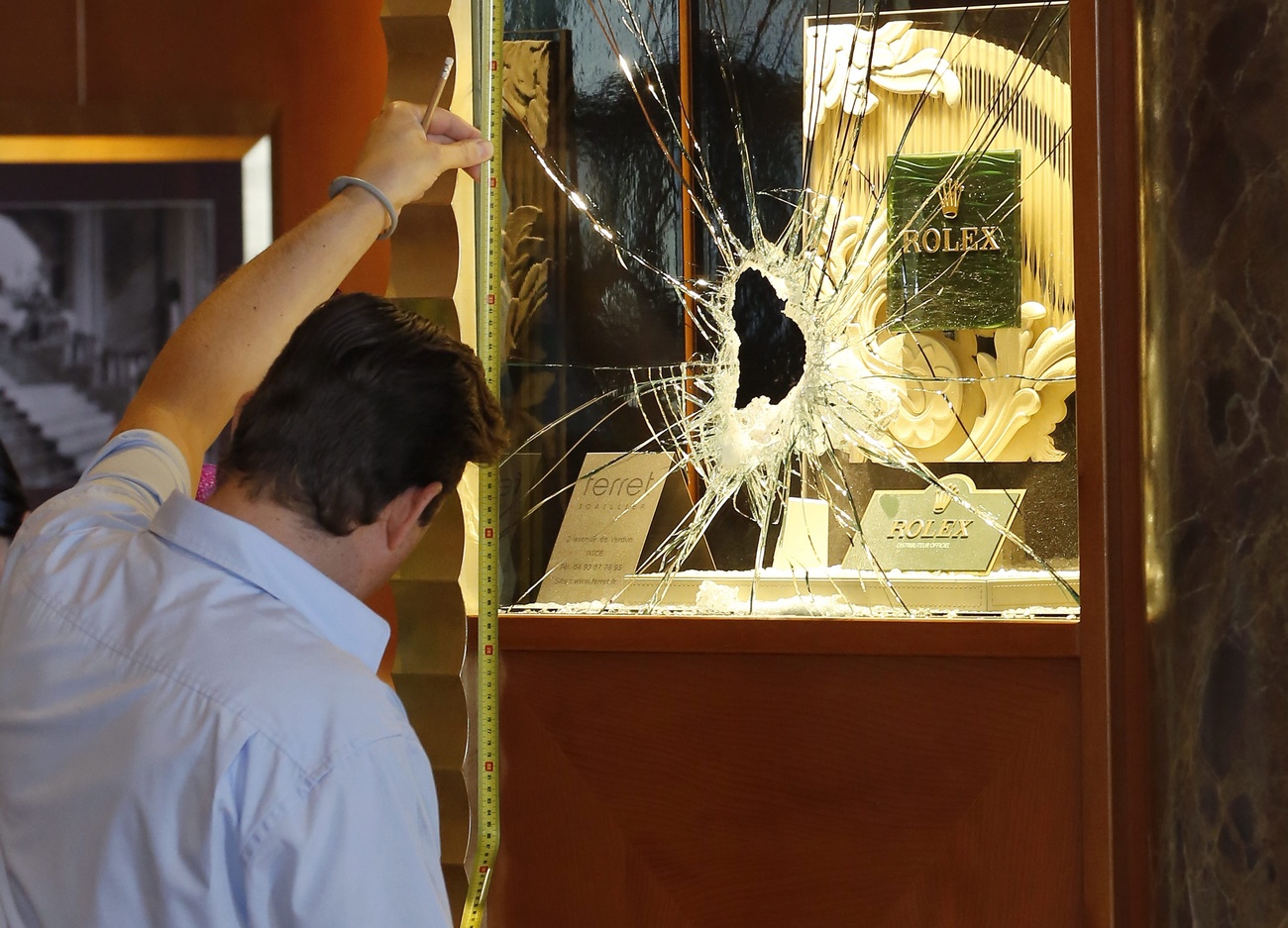 Vitrine brisées pour voler des Rolex