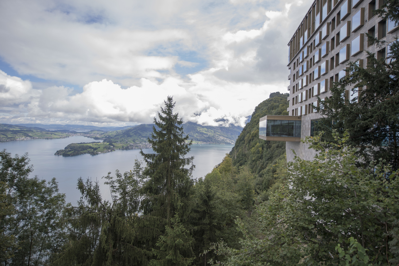 История отеля Bürgenstock на одноимённой горе насчитывает вот уже более 150 лет.